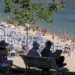 Στη μόνη παραλία που πάει για μπάνιο ο σεξισμός: Ένας τοίχος χωρίζει τους άνδρες από τις γυναίκες