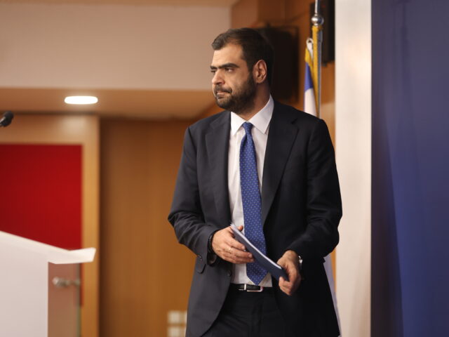 Γιατί δεν βγαίνει ο «ψηλός» από την ομάδα…