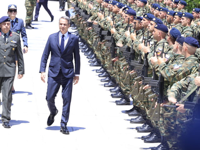 Μητσοτάκης: Κλίνατε επί δεξιά με… απόβαση στον Βορρά