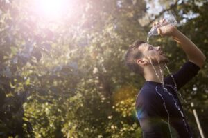 Πώς οι καύσωνες επηρεάζουν τον εγκέφαλό μας