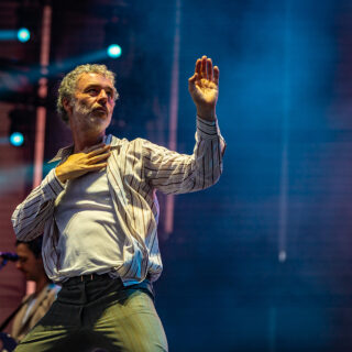 Baxter Dury: Ο σαρδόνιος dandy του λονδρέζικου underground επιστρέφει στο Release Athens