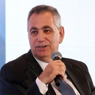 Γιατί «αδειάζει» ο ΣΚΑΪ; Το παρασκήνιο της παραίτησης του Βασίλη Χιώτη