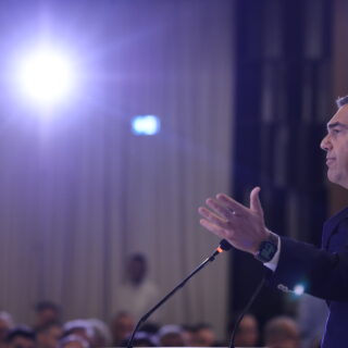 Από την «ειρηνική επανάσταση» στην «ηθική επανάσταση» ένας…Τσίπρας δρόμος