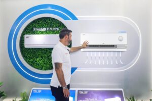 Ο θρύλος της Άρσεναλ, Ρομπέρ Πιρές, επισκέφθηκε την υπερσύγχρονη μονάδα παραγωγής κλιματιστικών της TCL και γνώρισε από κοντά τις λύσεις έξυπνου και υγιεινού αέρα της εταιρείας