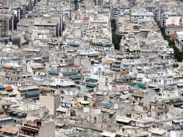 «Έβρασε» η άσφαλτος στην Αττική με πάνω από 60°C – Πού έδειξε 75°C