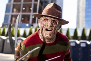 O Freddy Krueger επιστρέφει στον δρόμο με τις λεύκες