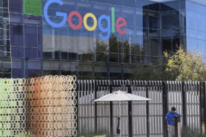 Πρόστιμο 890 εκατ. ευρώ στην Google από την Κομισιόν – Τι πρέπει να αλλάξει ο αμερικανικός κολοσσός