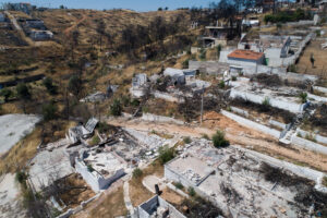 Μάτι: 8 χρόνια από την τραγωδία που συγκλόνισε την Ελλάδα, οι πληγές παραμένουν ακόμη ανοικτές