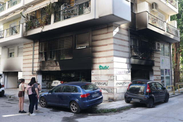 Το σενάριο των τεσσάρων δραστών με δύο μηχανές – Τι εξετάζουν οι Αρχές για τις εμπρηστικές επιθέσεις στη Θεσσαλονίκη