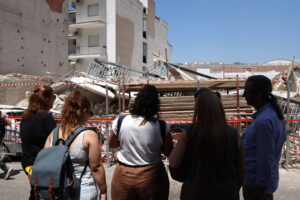 Αναζητείται λύση μέσω Airbnb για τους κατοίκους του κτηρίου που κατέρρευσε στα Πετράλωνα