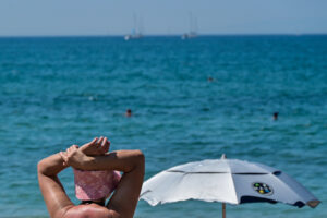 Έρχονται τα πρώτα «40άρια» – Πού θα χτυπήσει το κύμα ζέστης