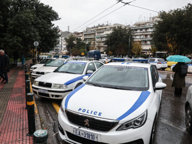 Νεαρό ζευγάρι βρέθηκε νεκρό μέσα σε αυτοκίνητο σε γκαράζ στον Πειραιά