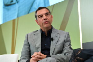 Τα ηχηρά μηνύματα Τσίπρα στο συνέδριο του Economist και η ισχυρή ηγετική ομάδα