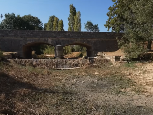 Ο ιστορικός καύσωνας μετατρέπει σε… έρημα τον μεγαλύτερο ποταμό της Γαλλίας
