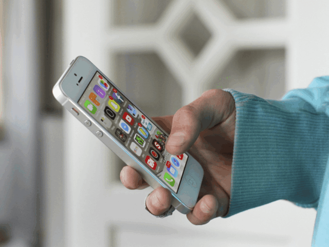 H κρυφή λειτουργία του iPhone που μπορεί να σε σώσει αν δεν νιώθεις καλά σε ταξίδι
