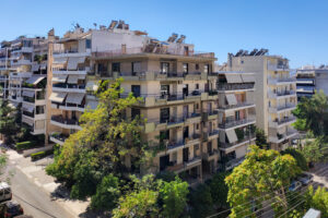 Γιατί η στέγαση έγινε πολυτέλεια στην Ελλάδα; Υπάρχουν λύσεις;