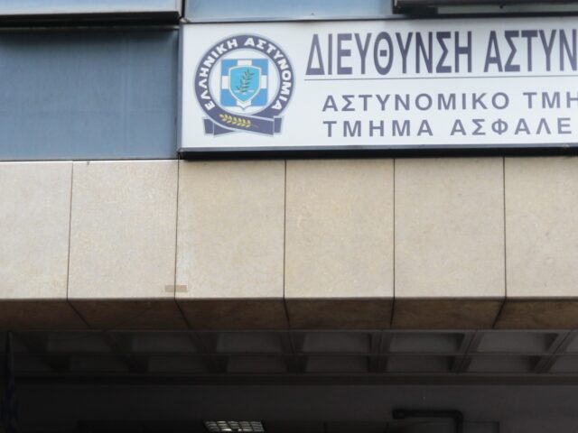 Ένοχοι οι δύο αστυνομικοί για τον ομαδικό βιασμό της 19χρονης στο ΑΤ Ομονοίας