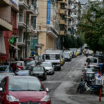 Θρίλερ στο Παγκράτι με νεκρό άνδρα σε διαμέρισμα