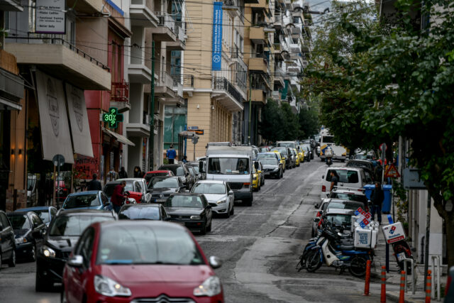 Θρίλερ στο Παγκράτι με νεκρό άνδρα σε διαμέρισμα