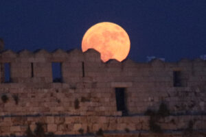 Τέσσερις δωρεάν εκδηλώσεις για να απολαύσεις το Φεγγάρι του Ελαφιού