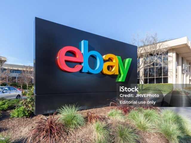 Η eBay θα αποζημιώσει με 55,7 εκατ. δολάρια δημοσιογράφους που δέχθηκαν κατσαρίδες, στεφάνι κηδείας και απειλές