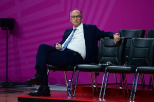 Μονόδρομος για τον Λιόλιο η παραίτηση