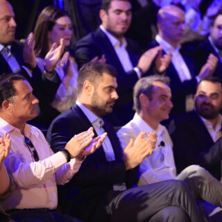 Σενάρια συνεργασίας, μπλόφες και «γαλάζια» ανασφάλεια