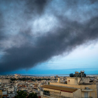Ωραιόκαστρο: Συναγερμός για το τοξικό νέφος με καρκινογόνες ουσίες, έφτασε και στην Αττική