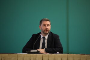 Το διπλό μήνυμα του Νίκου Ανδρουλάκη