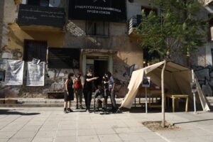 Τα Προσφυγικά ανοίγουν τα σπίτια τους στις οικογένειες του κτηρίου που κατέρρευσε στα Πετράλωνα
