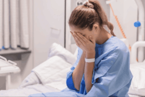 Γιατί πληρώνουμε τόσο ακριβά την υγεία στην Ελλάδα;