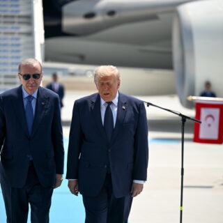 Η στρατηγική της Αθήνας απέναντι στο «φλερτ» Τραμπ-Ερντογάν για τα F-35