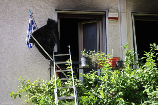 Τραγωδία στα Πατήσια: Νεκρή ηλικιωμένη από φωτιά σε διαμέρισμα, σε πολύ σοβαρή κατάσταση ο σύζυγός της
