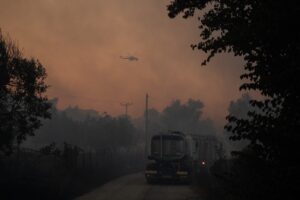 Σε «κόκκινο συναγερμό» σήμερα Αττική, Βοιωτία και Εύβοια για τις φωτιές – Τα μέτρα στήριξης