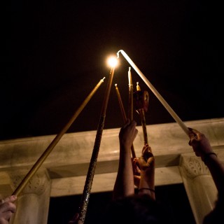 Συμφωνείτε με τα όσα είπε ο Νίκος Δήμου για τον κλήρο και το Άγιο Φως;