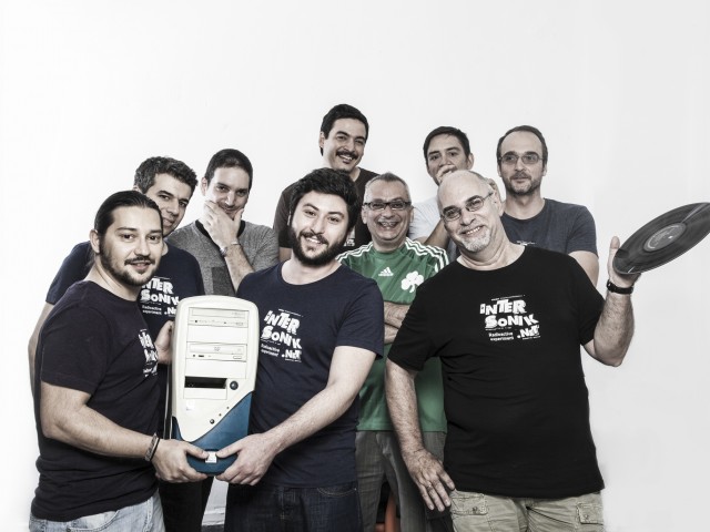 To Intersonik Net Radio θέλει να (ξανα)αγαπήσουμε το ραδιόφωνο. Ακόμα κι αν δεν εκπέμπει στα FM.