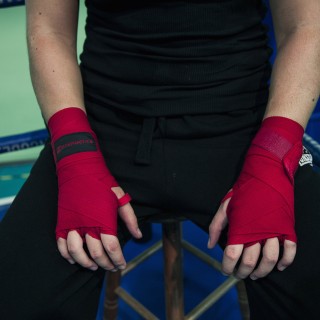 Οι μπουνιές είναι γένους θηλυκού