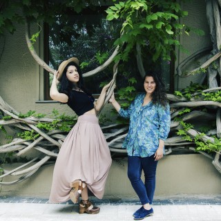 Χορεύοντας και τραγουδώντας κάτω από το φεγγάρι