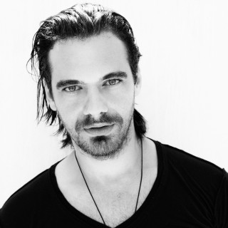 Theo Alexander: «Το 90% των ταινιών είναι αμερικανική προπαγάνδα»