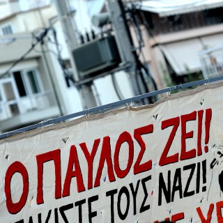 «Ο Παύλος Ζει/ Τσακίστε τους Ναζί»: Οι έξι λέξεις που είναι πιο δυνατές από τα μαχαίρια