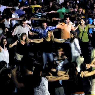 Ποιο Plissken; Εδώ η Ικαριά γιόρταζε στο Πέραμα