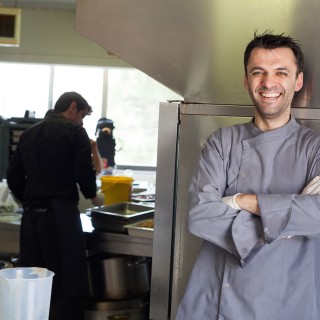 Ο Κωνσταντίνος Τζιτζικάκης και τα καλύτερα πιάτα της πόλης