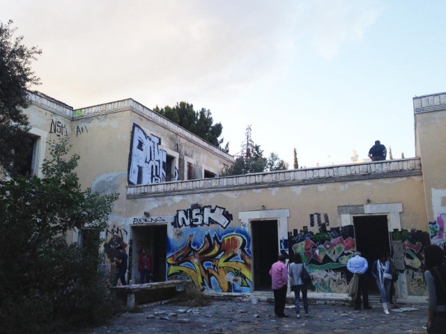 Μπήκαμε στην βίλα του Αλέξανδρου Ιόλα