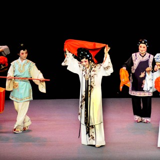 «Νερό τελματωμένο που ο άνεμος το κάνει να παφλάζει»