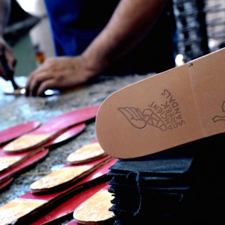 Ancient greek sandals: η πιο πολυσυζητημένη μόδα του φετινού καλοκαιριού (στο παπούτσι)