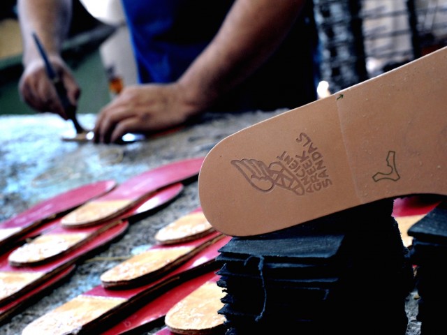 Ancient greek sandals: η πιο πολυσυζητημένη μόδα του φετινού καλοκαιριού (στο παπούτσι)