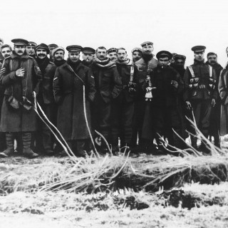 Μπάλα μέσα στις Γιορτές: πόλεμοι, κορίτσια, λάσπες και ντέρμπι αιωνίων