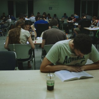 Μια βραδιά στο αναγνωστήριο