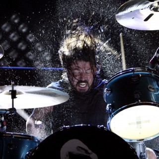 8 drummers που το γύρισαν στην κιθάρα