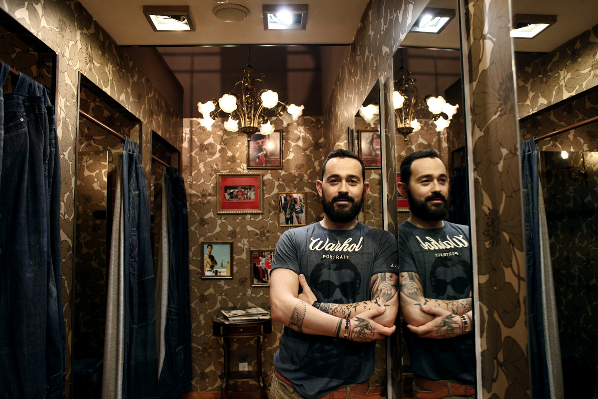 Ρούχα στο Pepe Jeans London, κουλούρια στο Βασίλη, πέτρες στον Στέφο, κοκτέιλ στο  Crazy Daisy, φρούτα στον Γαράφα